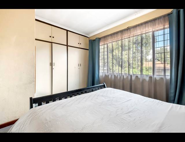 2 BEDROOM TOWNHOUSE FOR SALE IN WINDSOR EAST
